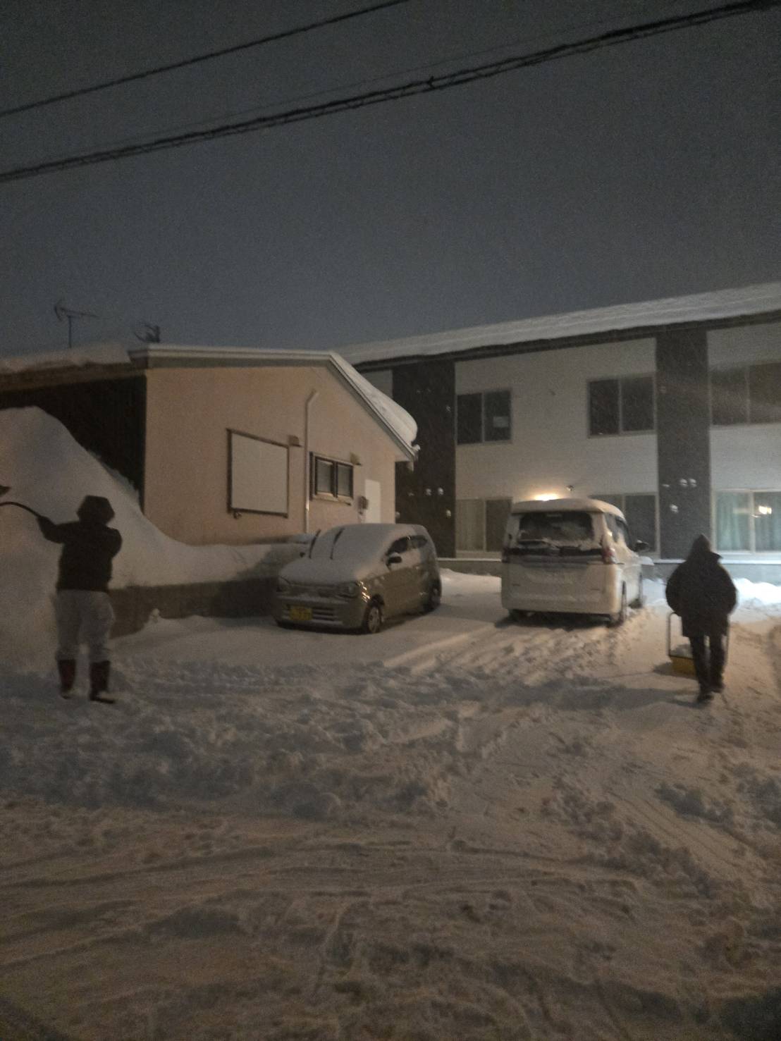 【冬の朝、除雪とともに】