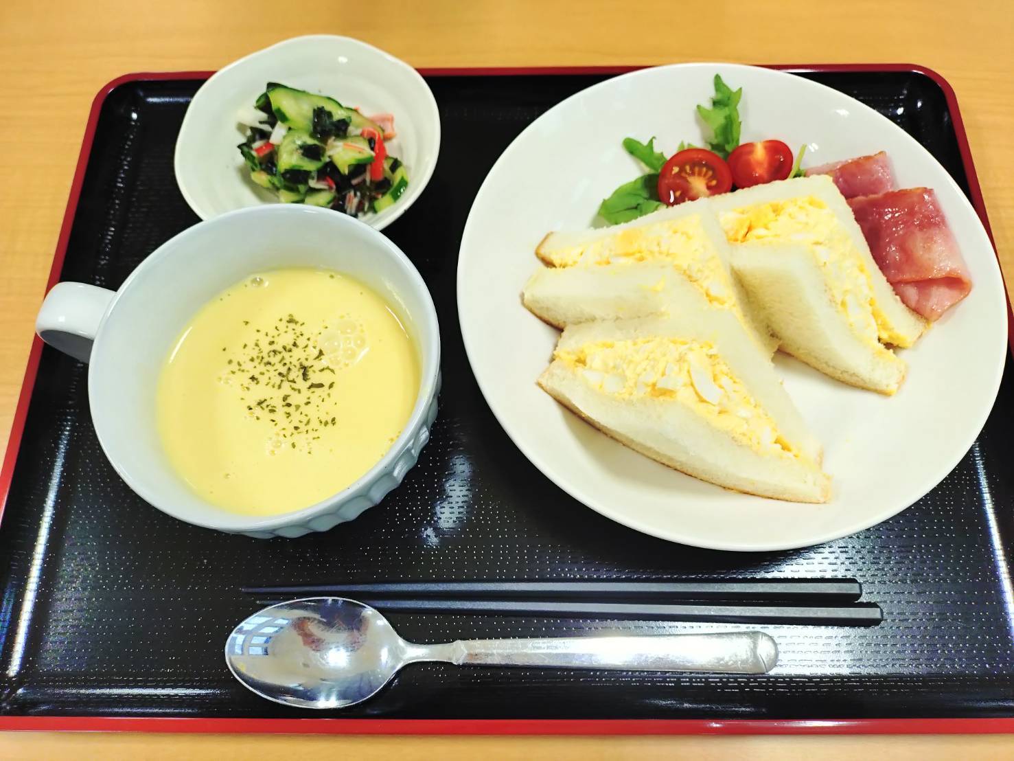 職員の朝ごはんを再現